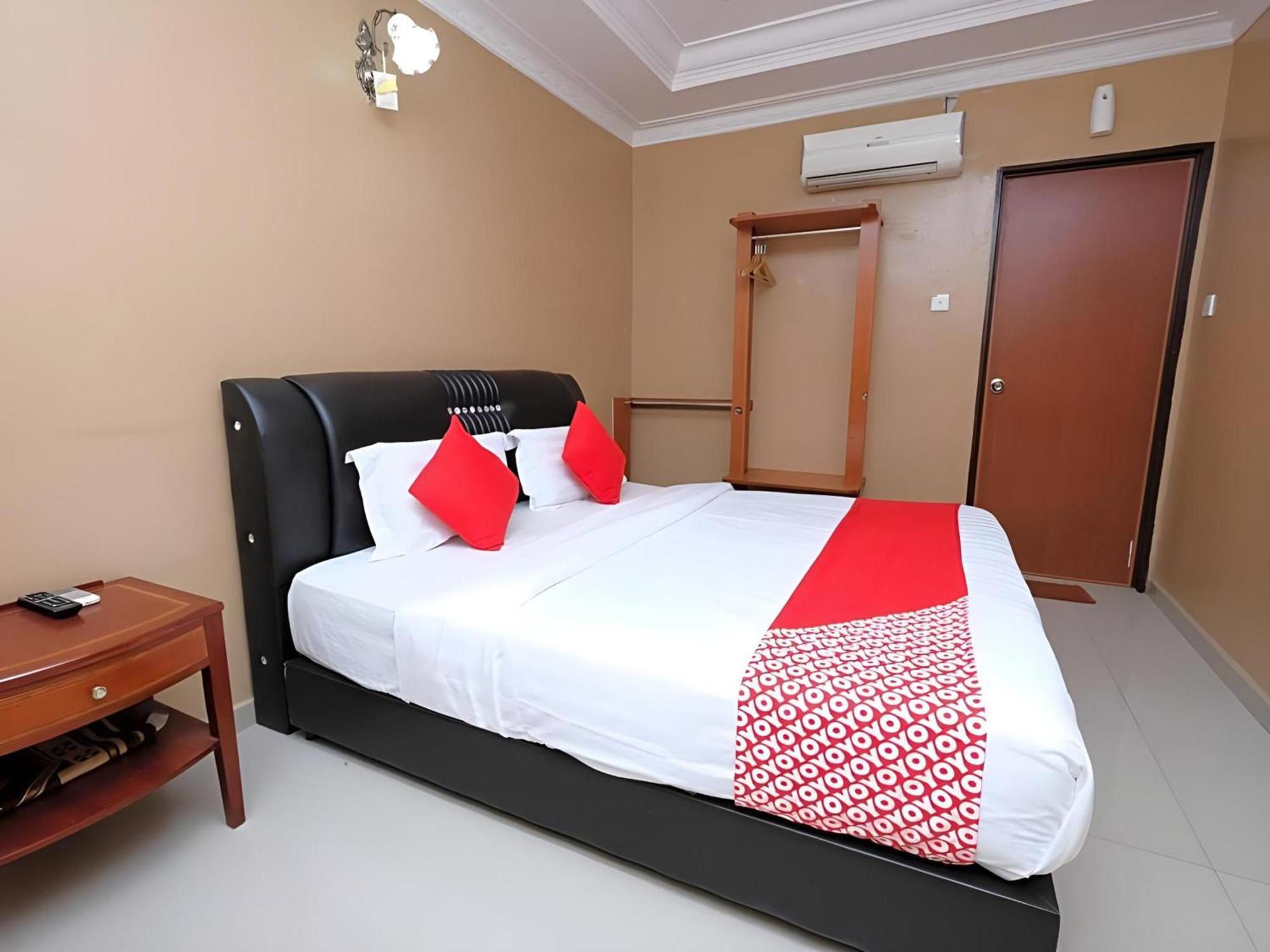 Super Oyo 707 Ayuni Hotel Бангі Екстер'єр фото