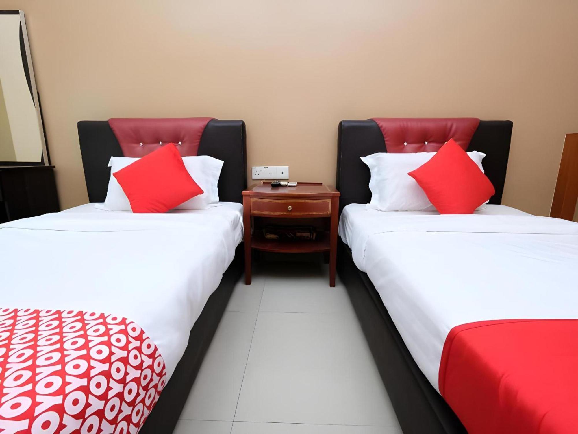 Super Oyo 707 Ayuni Hotel Бангі Екстер'єр фото