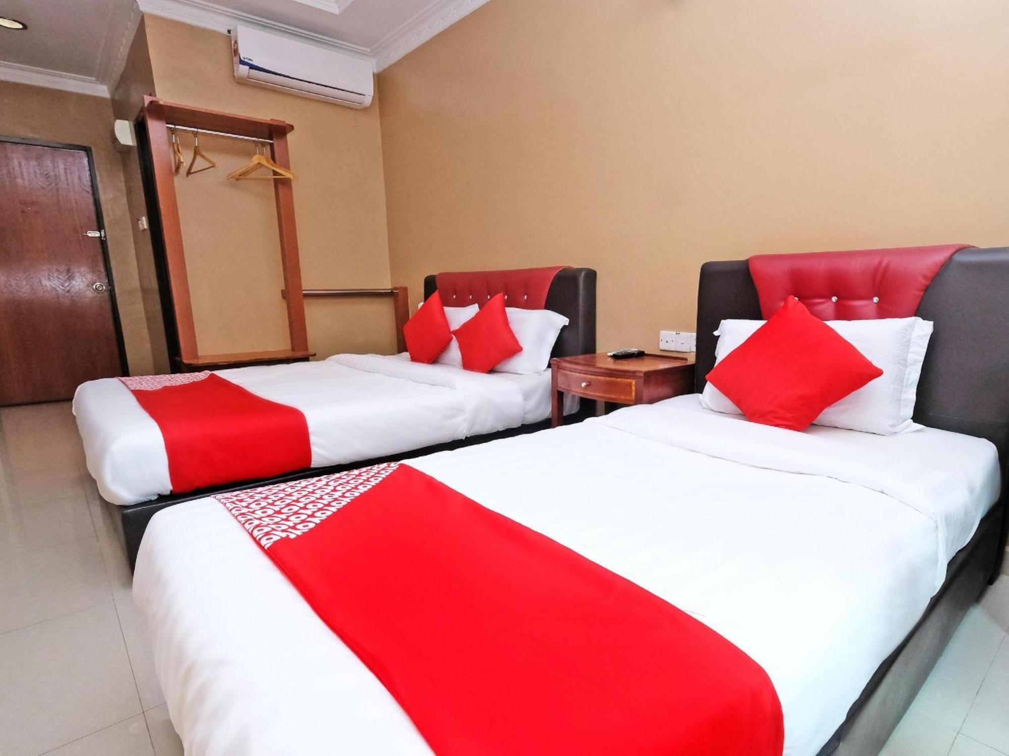 Super Oyo 707 Ayuni Hotel Бангі Екстер'єр фото