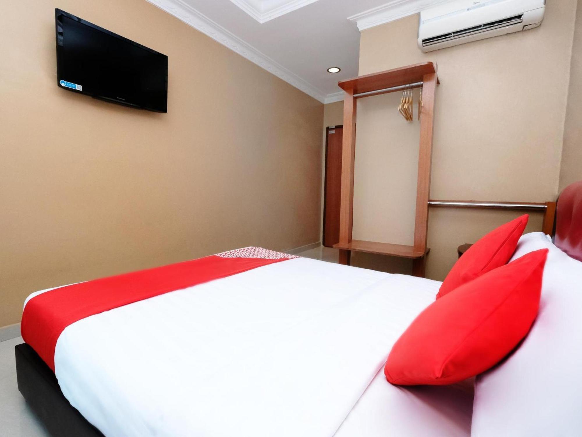 Super Oyo 707 Ayuni Hotel Бангі Екстер'єр фото