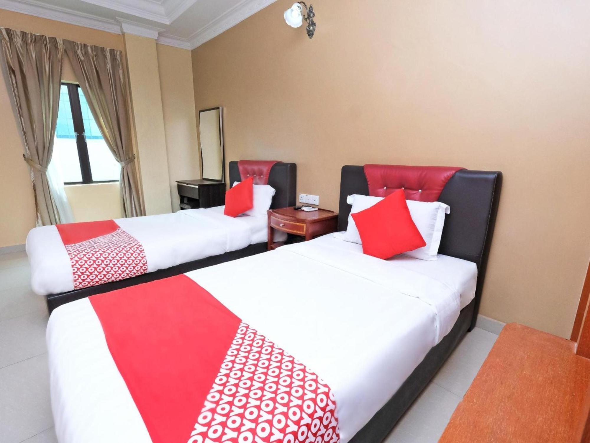 Super Oyo 707 Ayuni Hotel Бангі Екстер'єр фото
