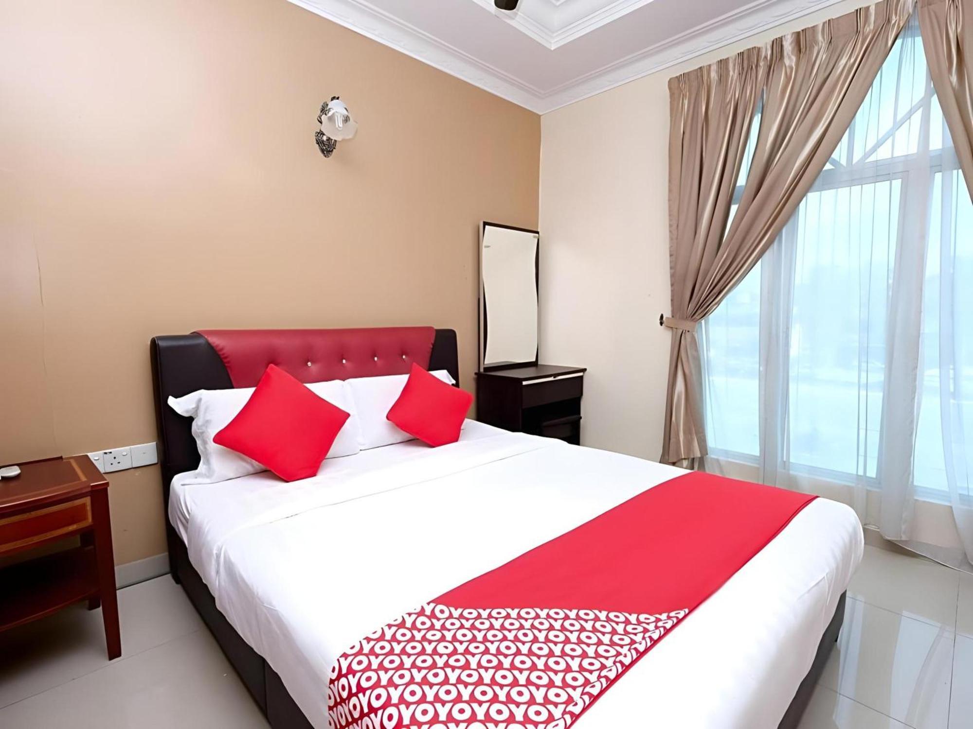 Super Oyo 707 Ayuni Hotel Бангі Екстер'єр фото